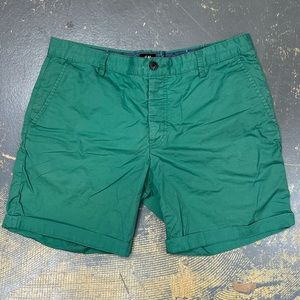 H&M Green Shorts Mens 36R Casual Wear
